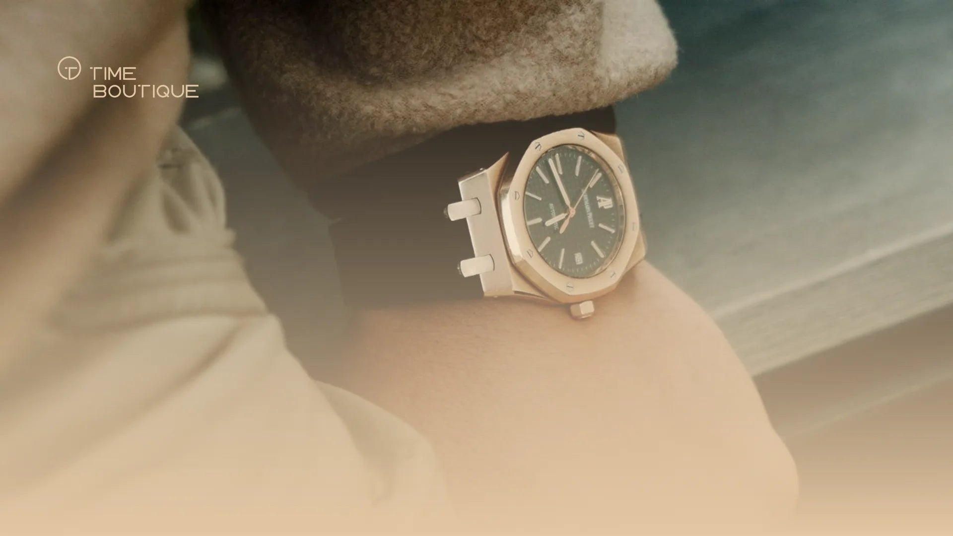 Audemars Piguet Royal Oak in Roségold mit grünem Zifferblatt am Handgelenk
