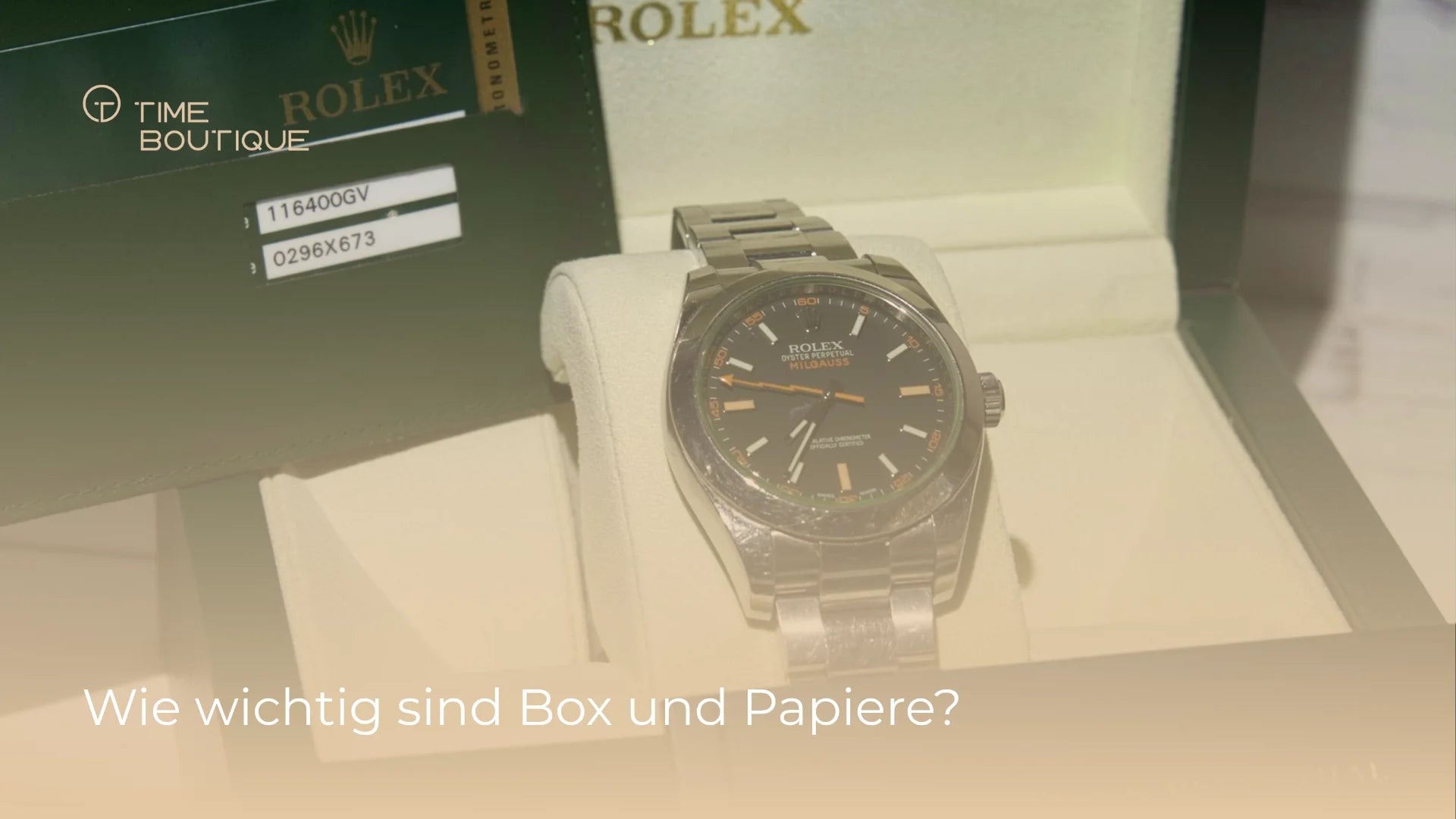 Originalbox und Papiere einer Rolex auf Atelier-Tisch