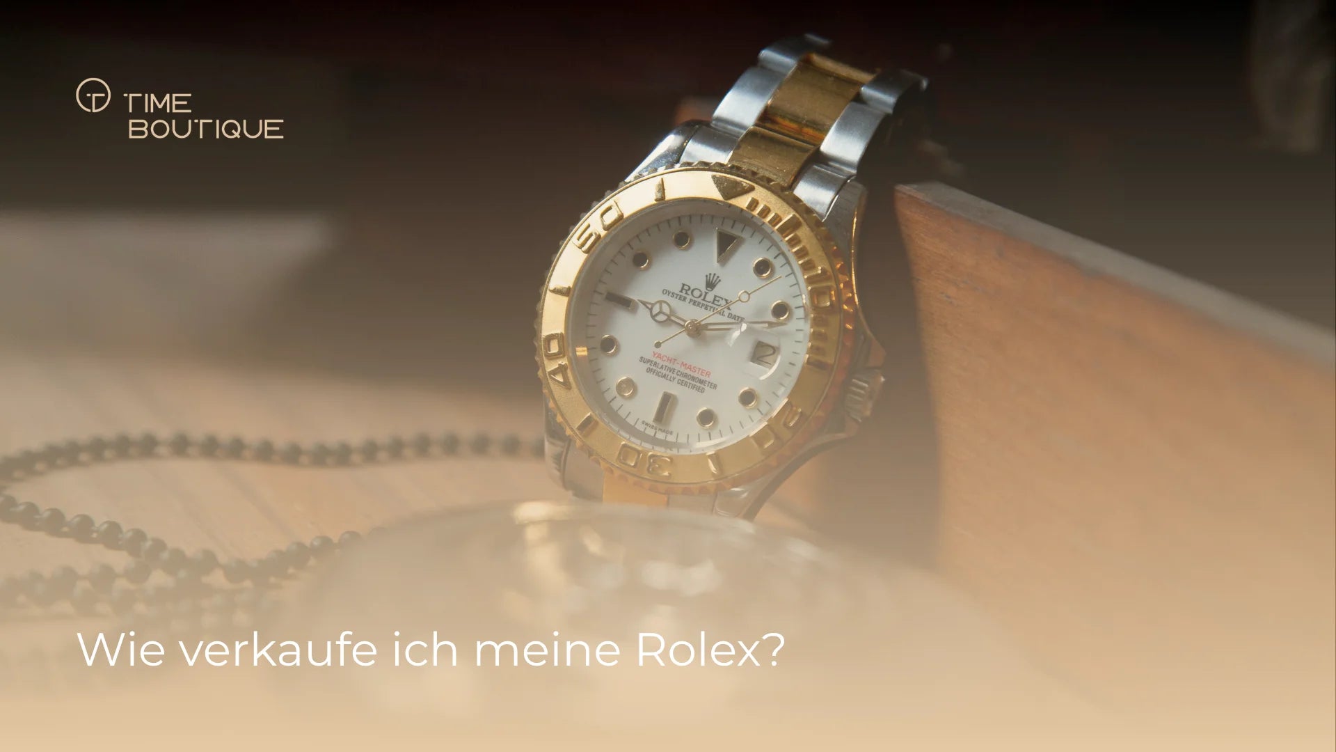 Rolex auf einem Atelier-Tisch zur Bewertung