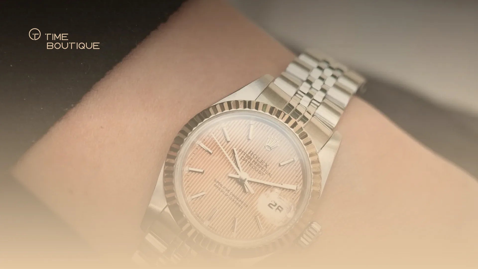 Rolex Lady-Datejust with fluted bezel and Jubilee bracelet on the wrist